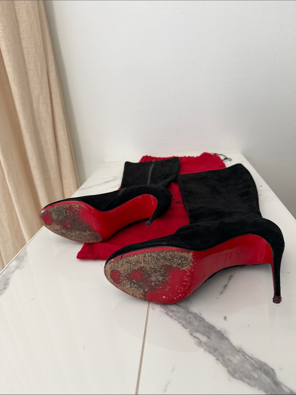 Christian Louboutin - Picture 2 of 5